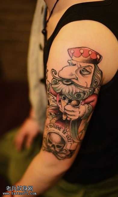 手臂帅气的老人纹身图案