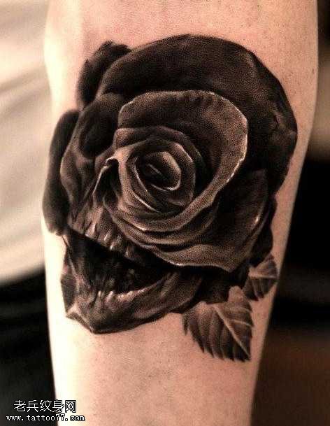 手臂骷髅玫瑰纹身图案