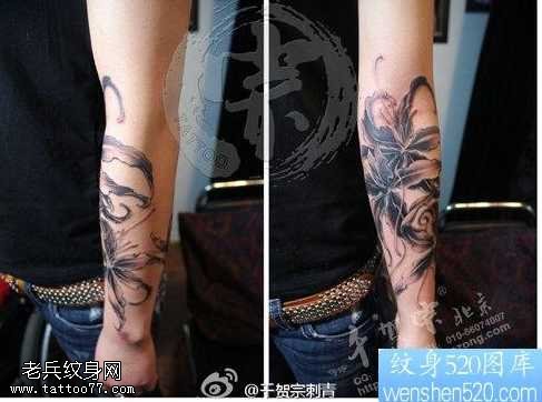 手臂流行时尚的彼岸花纹身图案