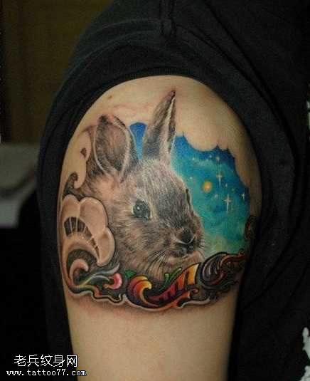 手臂小兔子纹身图案