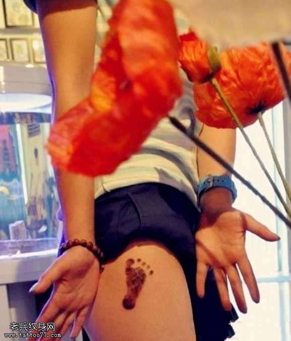 腿部丫子可爱黑白纹身图案