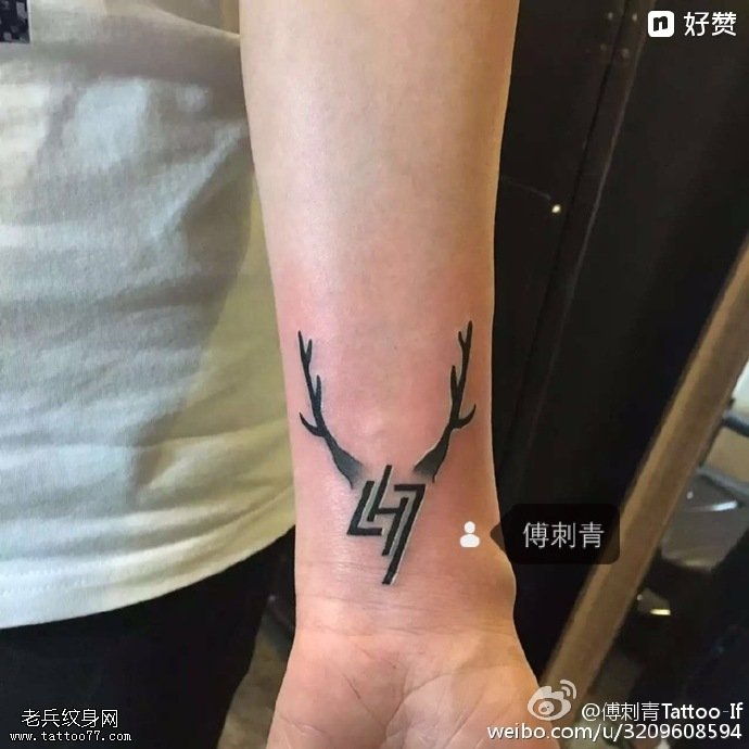 手臂的鹿脚纹身图案