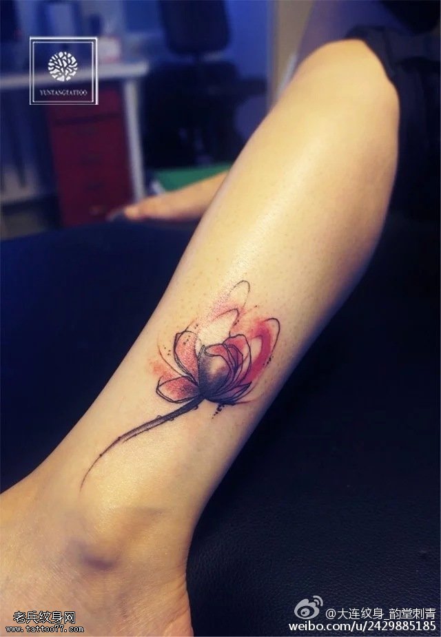 小腿水墨唯美小花纹身图案
