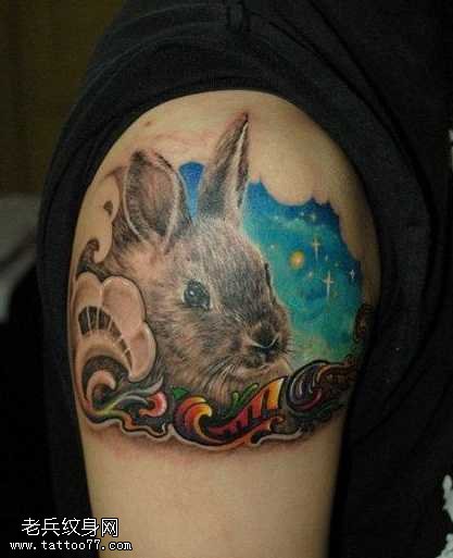 手臂小兔子纹身图案