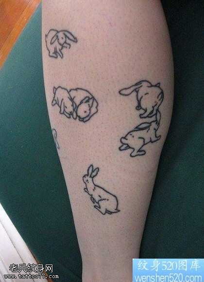 腿部简单可爱的小兔子纹身图案