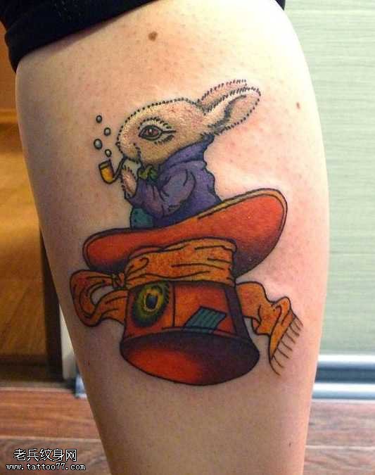 腿部抽烟的小兔子纹身图案