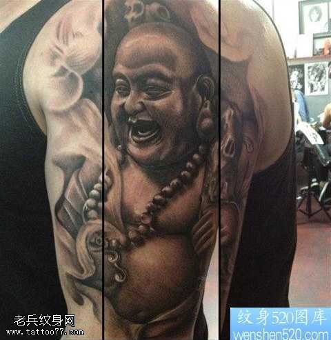 手臂经典帅气的弥勒佛纹身图案