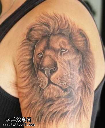手臂狮子狮子头像纹身图案