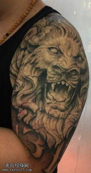 手臂超帅的石雕狮头纹身图案