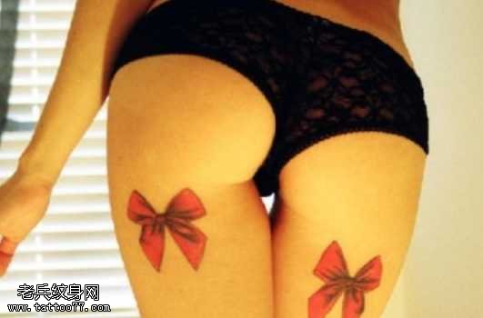 腿部红色蝴蝶结可爱纹身图案