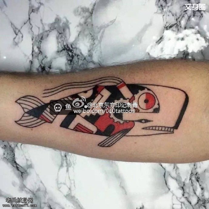 手臂的木鱼纹身图案