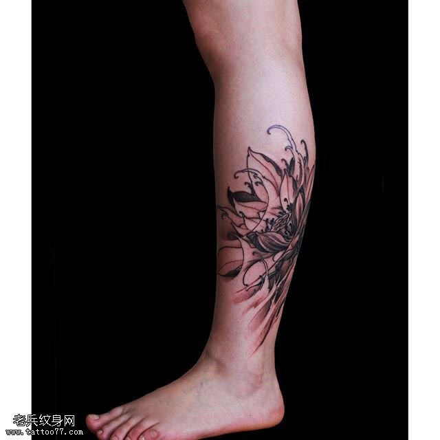小腿上的莲花纹身图案