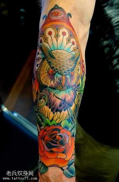 手臂时尚猫头鹰纹身图案