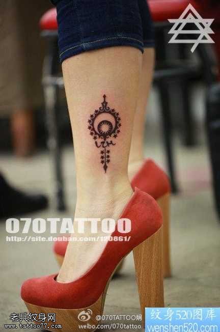 腿部潮流的图腾太阳纹身图案