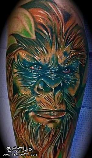 手臂彩色猩猩纹身图案