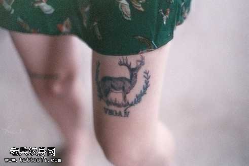 腿部小鹿纹身图案