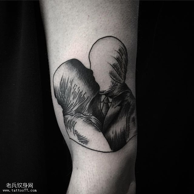 大臂上线条情侣纹身图案
