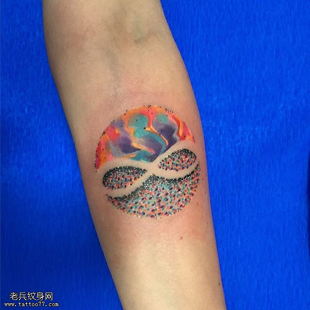 手臂彩绘的沙画纹身图案