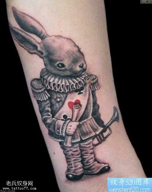 手臂小兔纹身图案