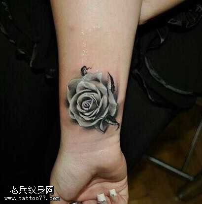 手腕玫瑰花纹身图案
