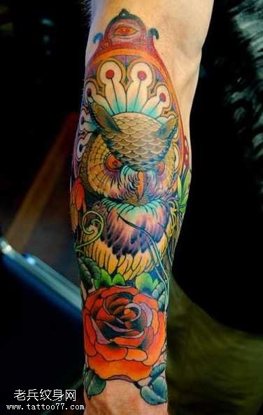 手臂大气的猫头鹰纹身图案