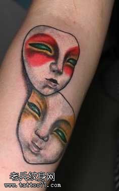 手臂面具纹身图案