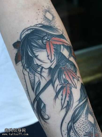 手部动感美女纹身图案