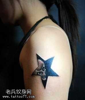 手臂骷髅五角星纹身图案