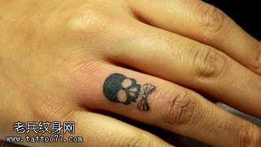 手臂图腾骷髅纹身图案
