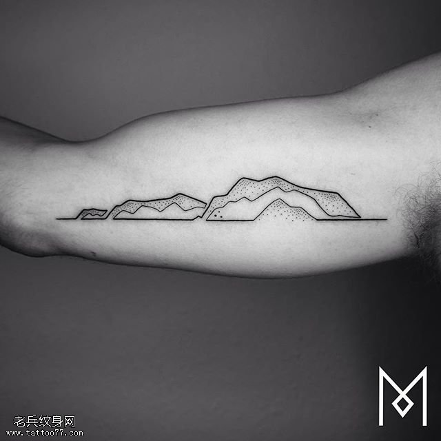 大臂线条小山纹身图案