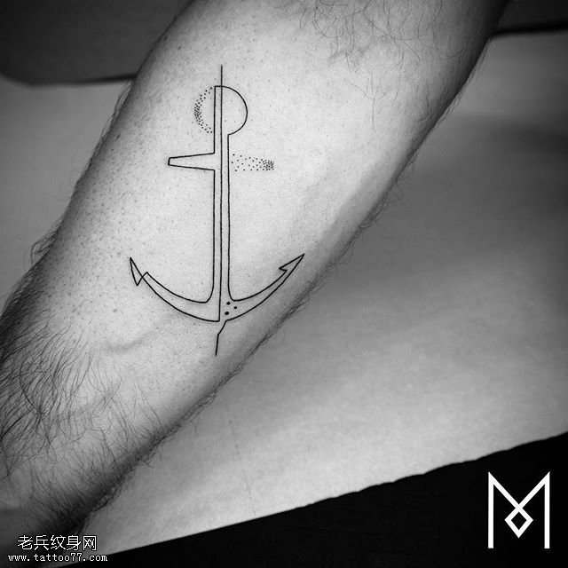 小臂线条船锚纹身图案