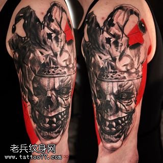 大臂的小丑骷髅纹身图案