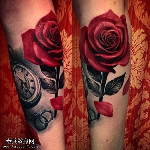 双臂荆棘玫瑰纹身图案