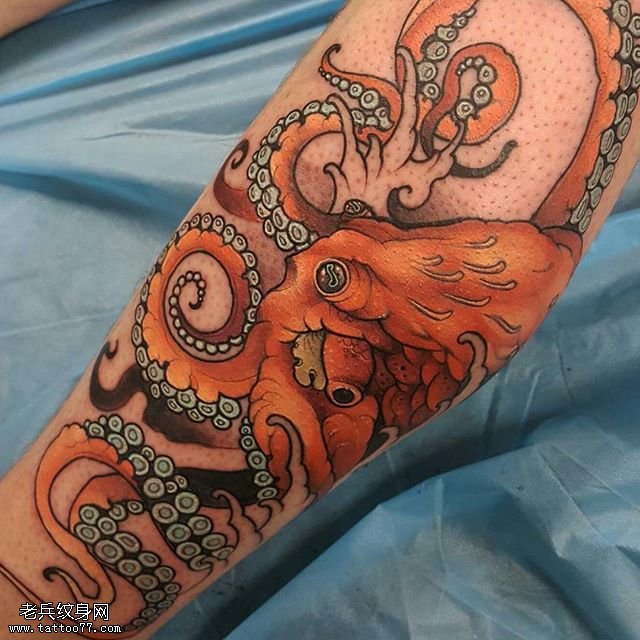 小腿彩绘红章鱼纹身图案