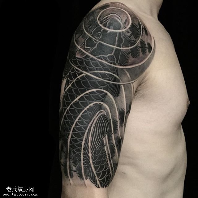 大臂经典传统锦鲤纹身图案