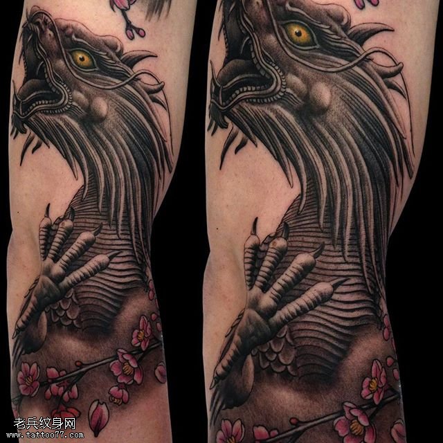 大臂经典龙图腾纹身图案