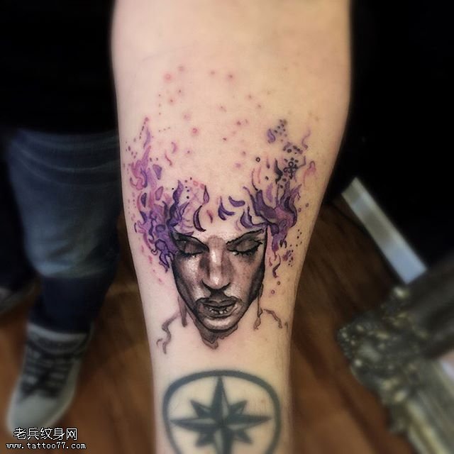 手臂唯美的肖像纹身图案