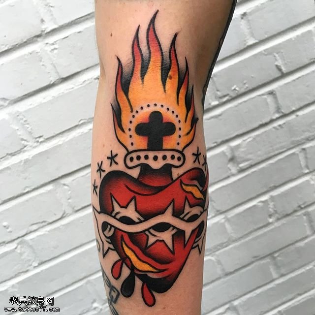 手臂彩绘的一把火纹身图案