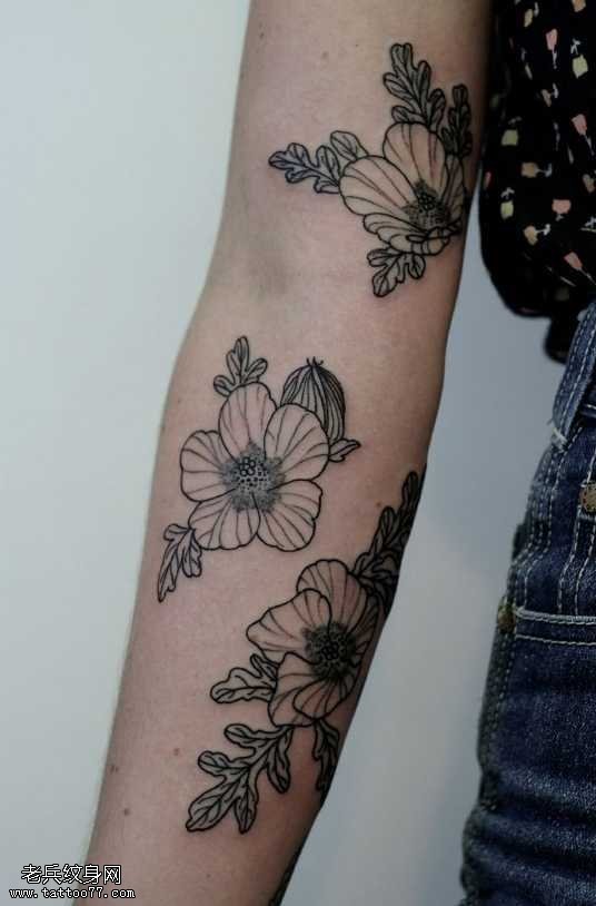 手臂梅花纹身图案