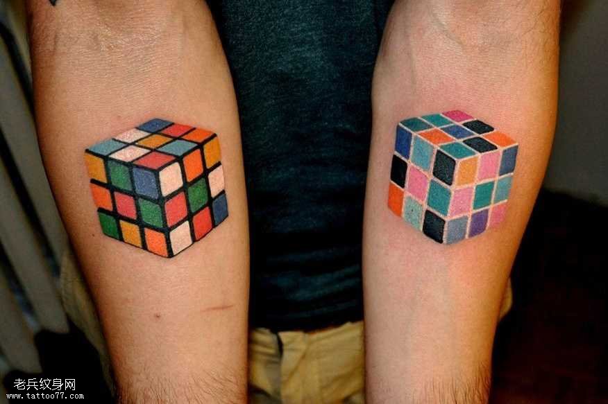 手臂内侧魔方纹身图案
