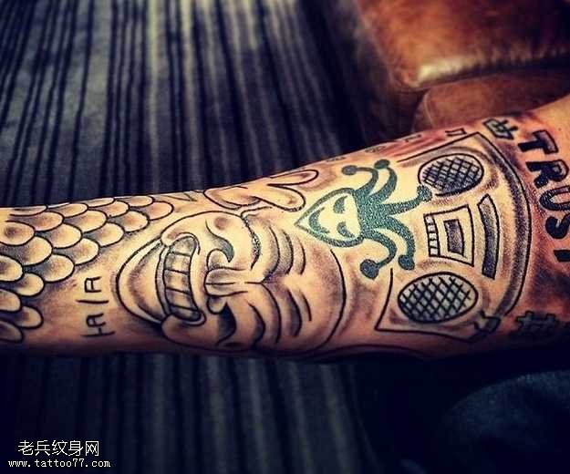 手臂小丑纹身图案