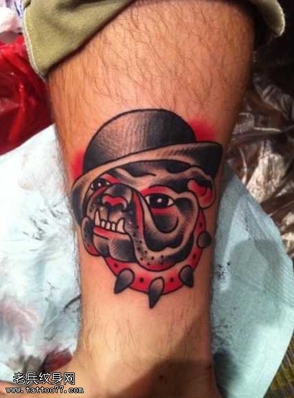 腿部一只哈巴狗纹身图案