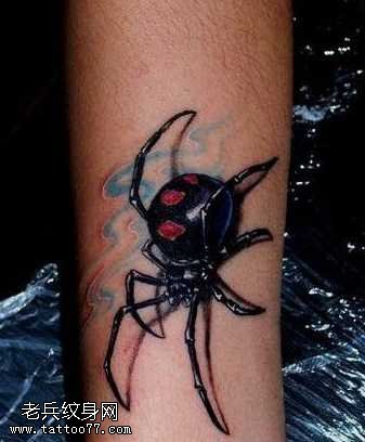 手臂好看的蜘蛛纹身图案
