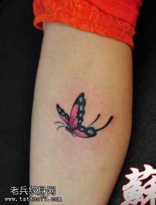 腿部精美蝴蝶纹身图案