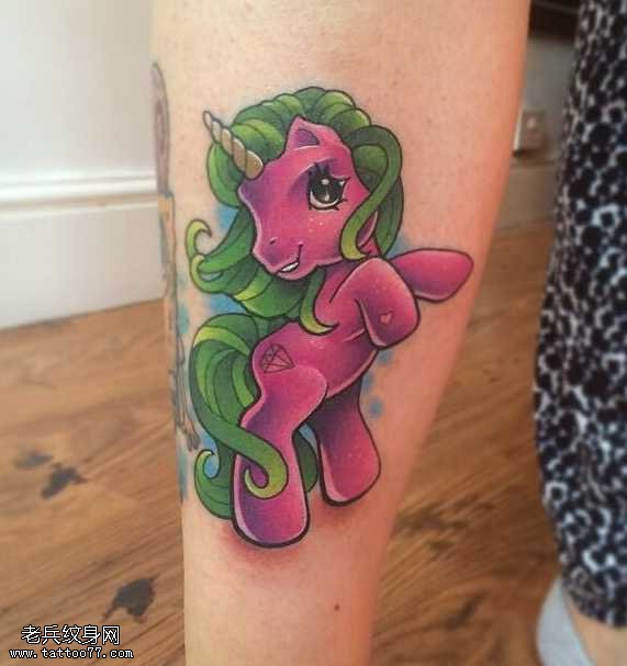 手臂性感的独角兽纹身图案