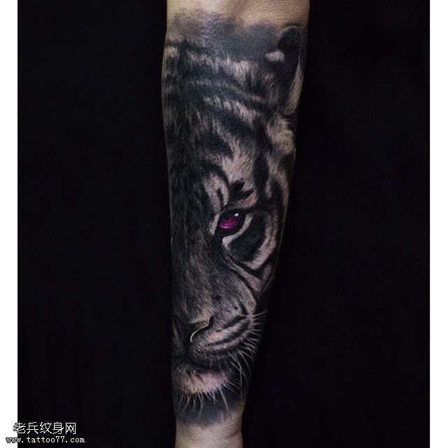 水墨逼真写实大老虎纹身图案
