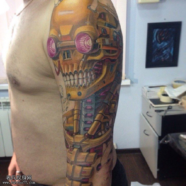 大臂的机器黄人纹身图案