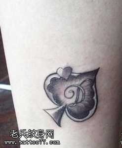 手臂黑挑纹身图案