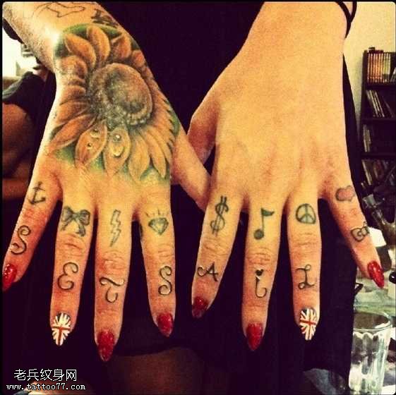 手部漂亮唯美的纹身图案