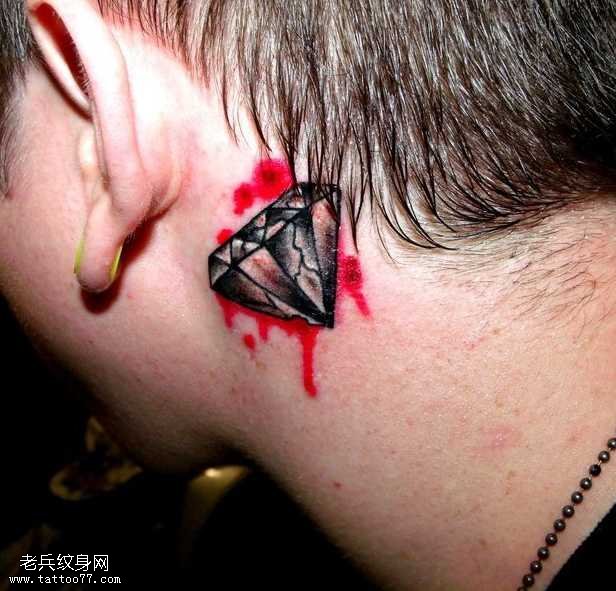 颈部超有钻石纹身图案